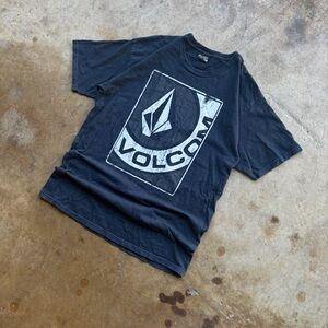 Y2K black Volcom t-shirt w/sick design
